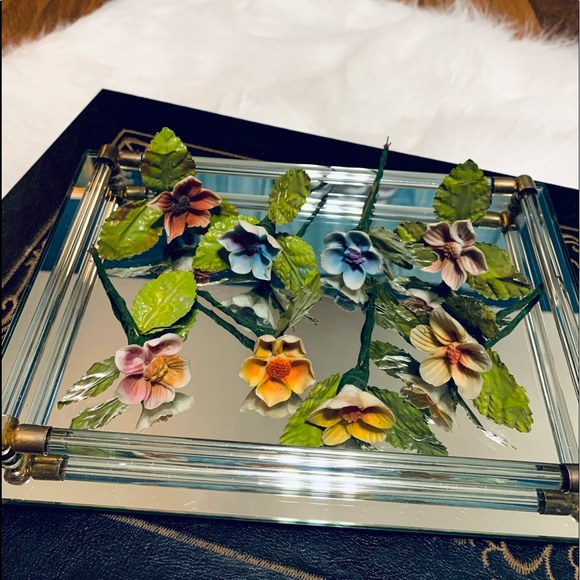 🦋2/$10 3/$15 4/$18 5/$20 Vintage Ceramic Flowers